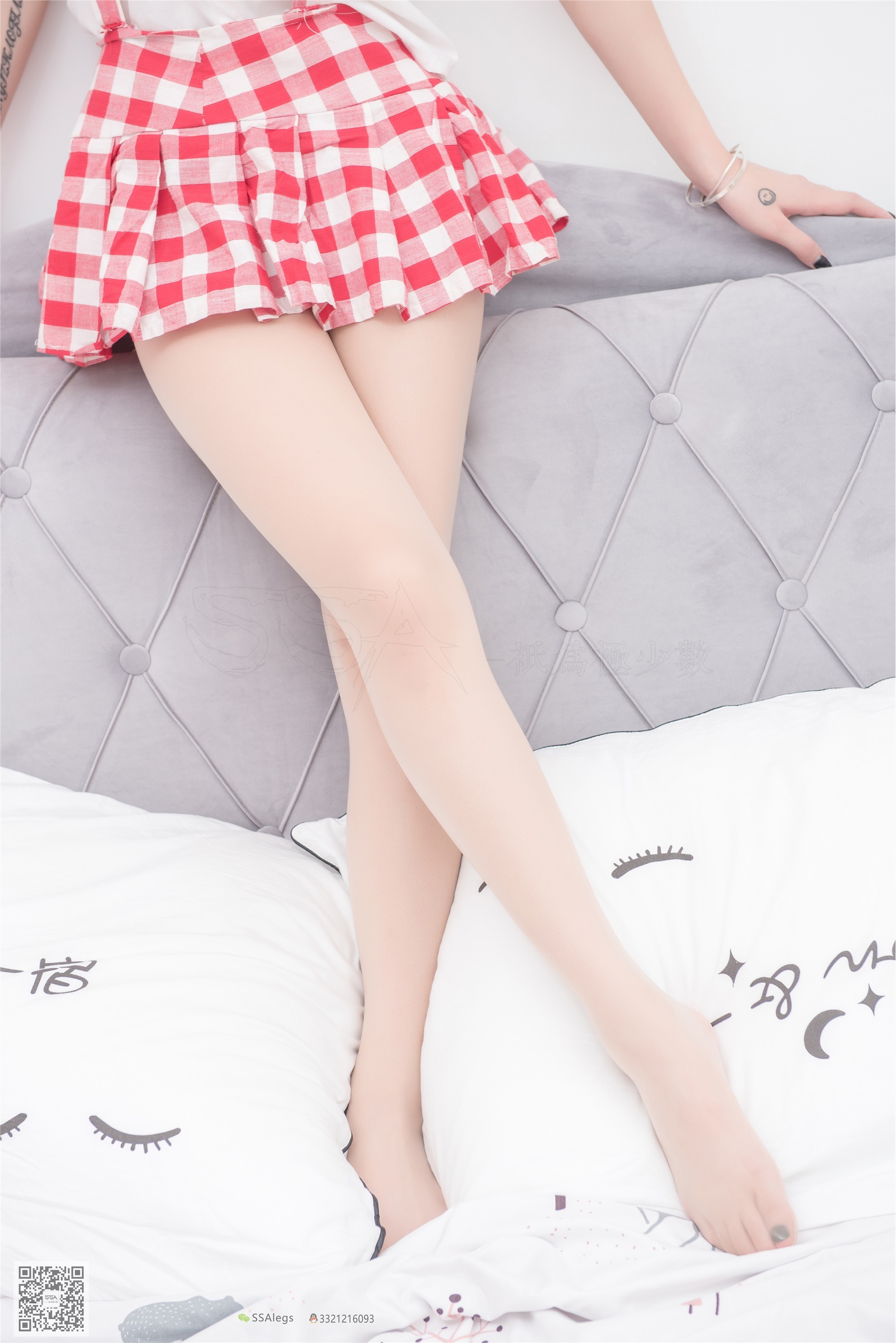 SSA silk club No.033 big red and white plaid buttock miniskirt shredded pork